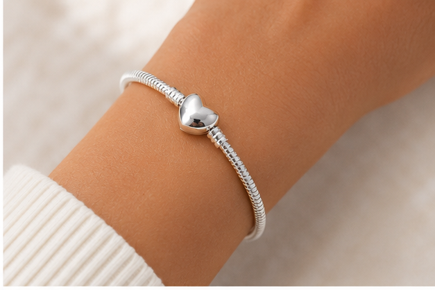 Pulseira para Berloques com Fecho Coração Banhada em Prata 925