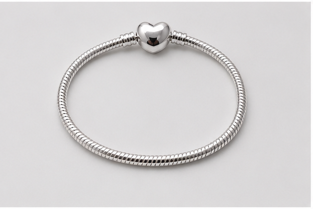 Pulseira para Berloques com Fecho Coração Banhada em Prata 925