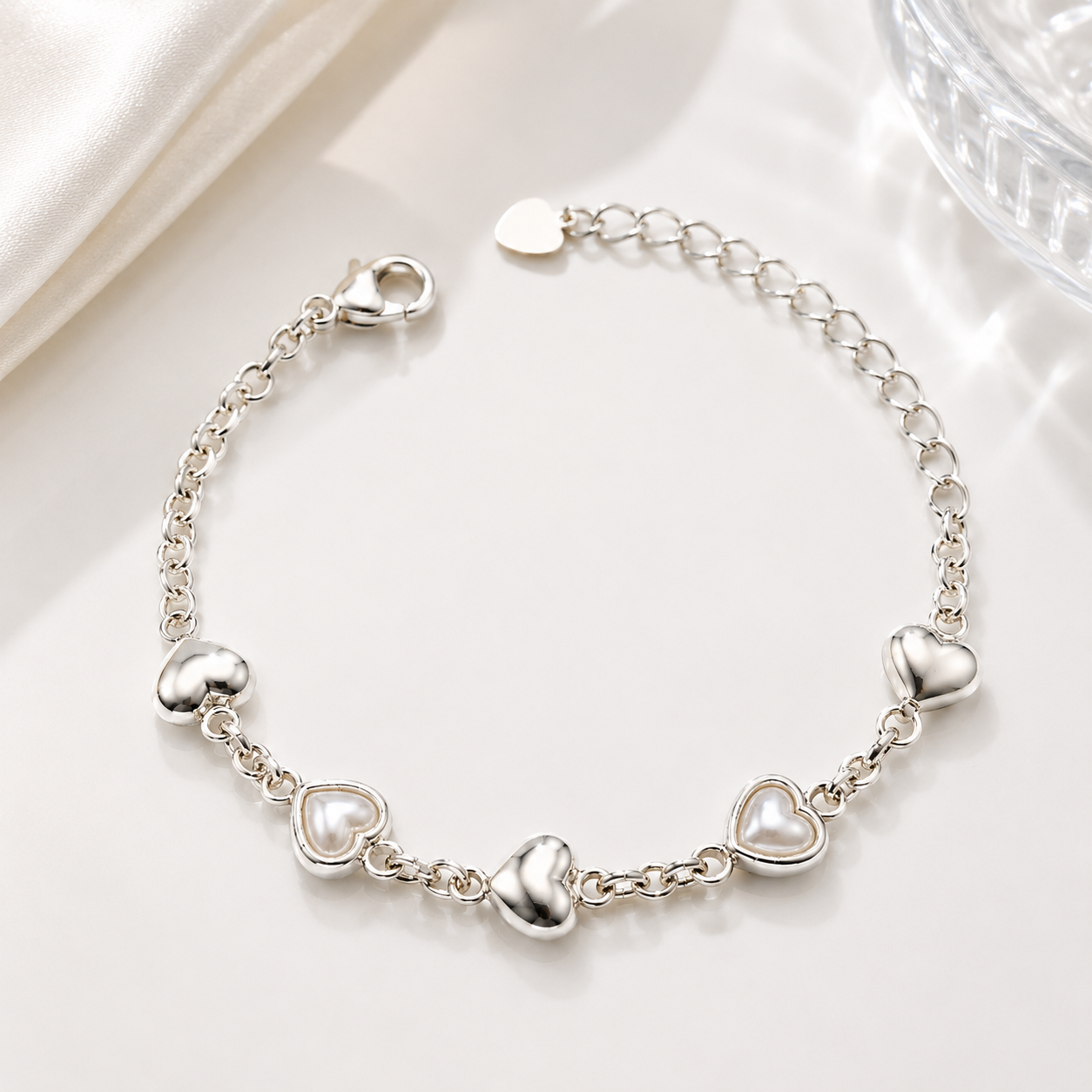 Pulseira Feminina Corações com Pérola Banhada em Prata 925